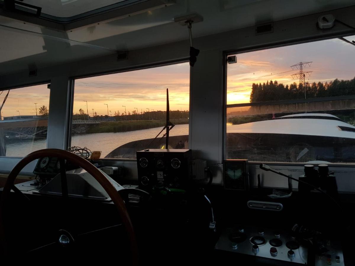 Wheelhouse Euphrate Houseboat Bed and Breakfast Diemerbrug Buitenkant foto
