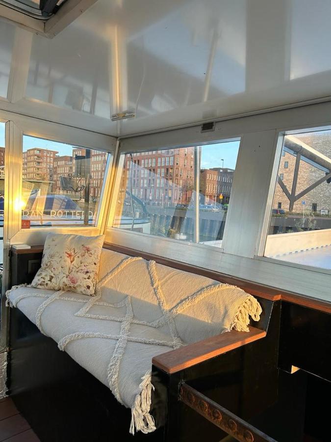 Wheelhouse Euphrate Houseboat Bed and Breakfast Diemerbrug Buitenkant foto