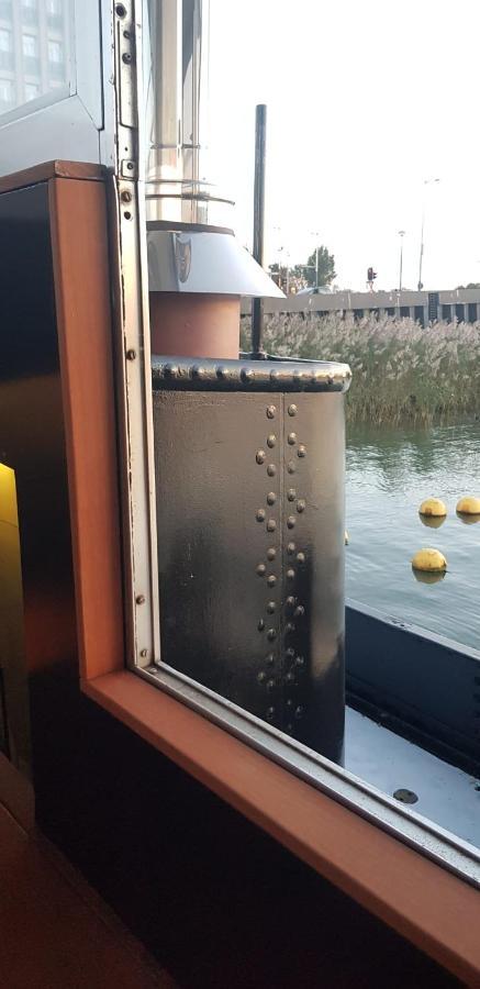 Wheelhouse Euphrate Houseboat Bed and Breakfast Diemerbrug Buitenkant foto
